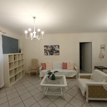 Flat With Garden Near Sea, Port And Airport Apartman Ártemida Kültér fotó