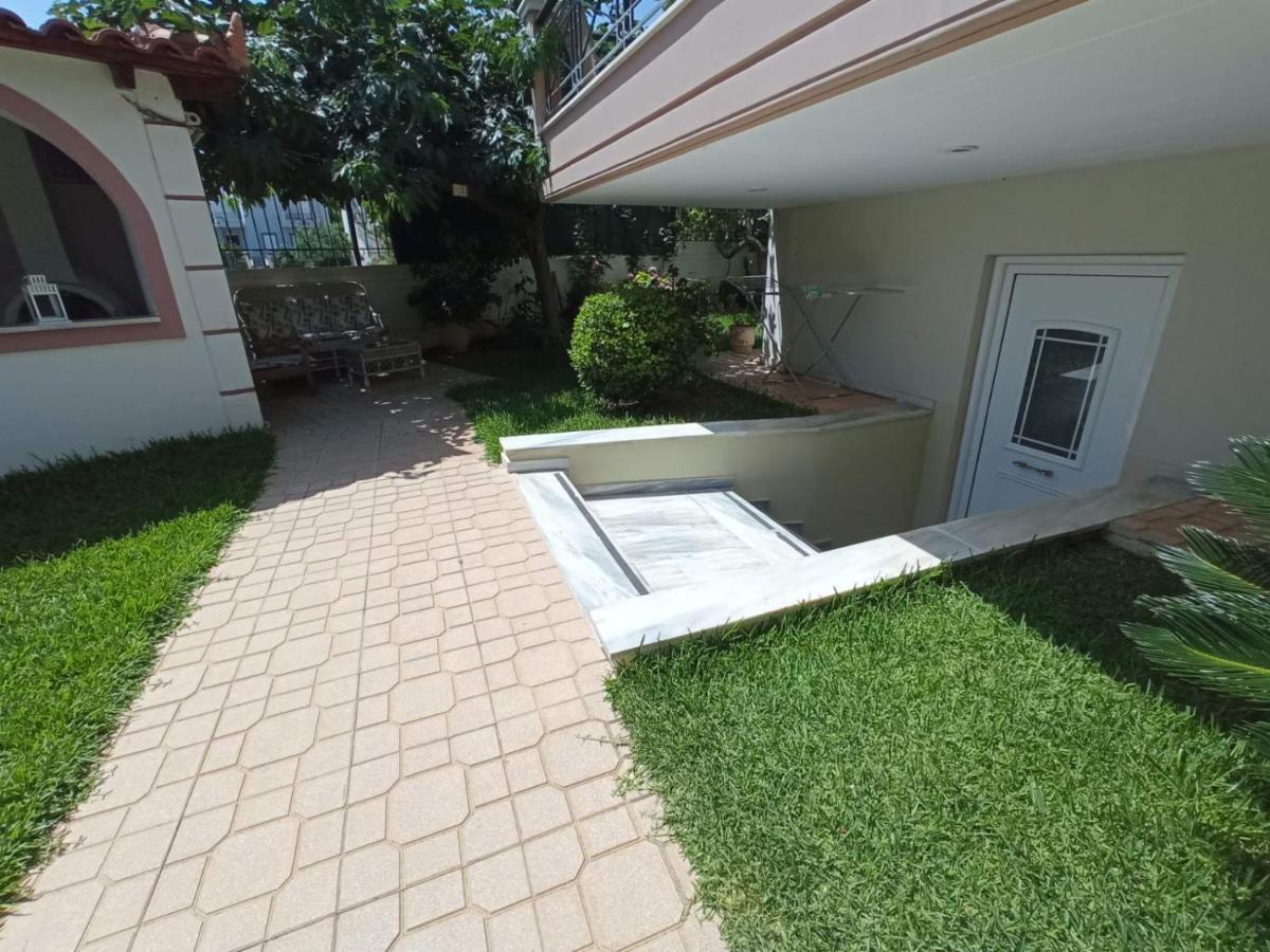 Flat With Garden Near Sea, Port And Airport Apartman Ártemida Kültér fotó
