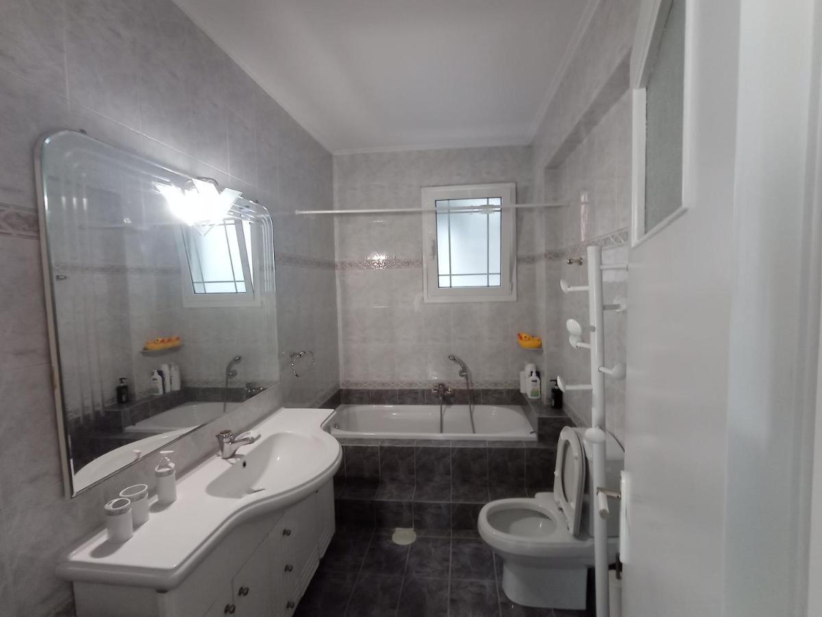 Flat With Garden Near Sea, Port And Airport Apartman Ártemida Kültér fotó