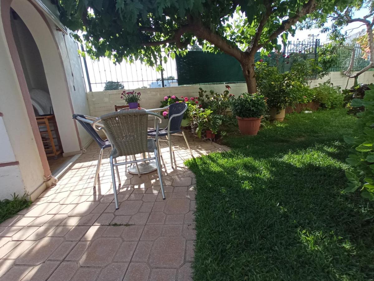 Flat With Garden Near Sea, Port And Airport Apartman Ártemida Kültér fotó