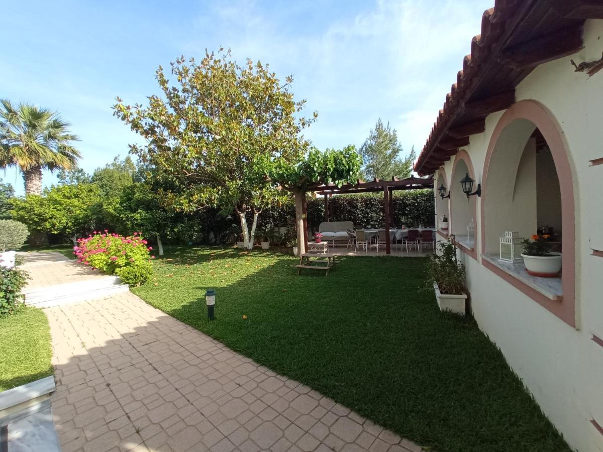 Flat With Garden Near Sea, Port And Airport Apartman Ártemida Kültér fotó